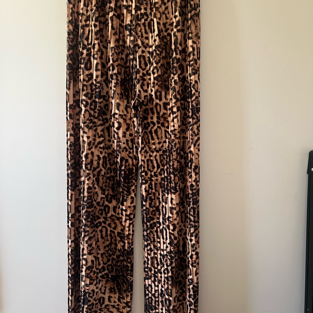 Amazing H&M Accordion Pleated Wide Leg Leopard Pants